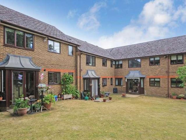 Flat for sale in Pouchen End, Hertfordshire