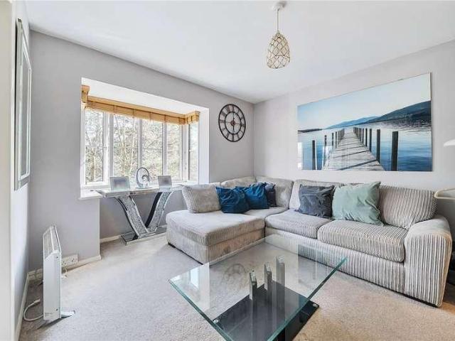 Flat for sale in Northwood, Northwood