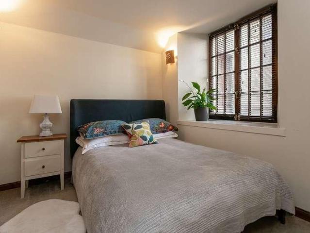 Flat for sale in North Leith, Scotland