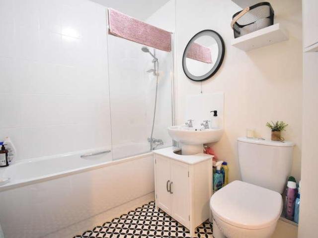 Flat for sale in Pilton, Watergate