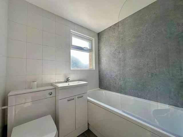 Flat for sale in Kursaal Estate, Alton Barnes