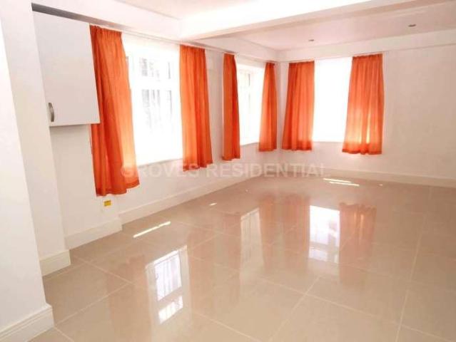 Flat for sale in New Malden, New Malden