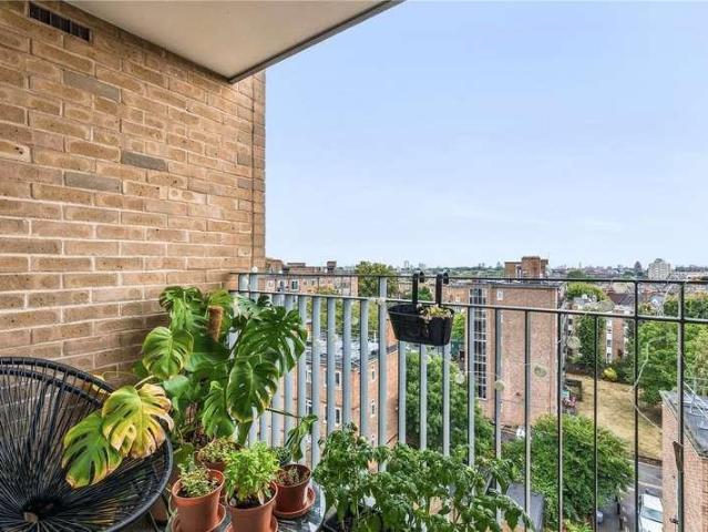 Flat for sale in London Borough of Hackney, Greater London