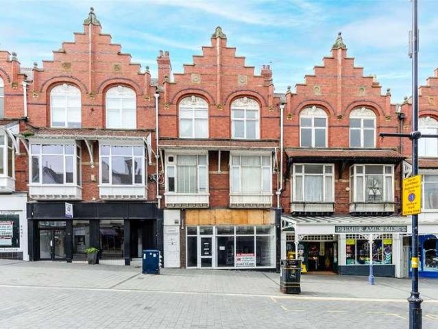 Flat for sale in Colwyn Bay, Wales