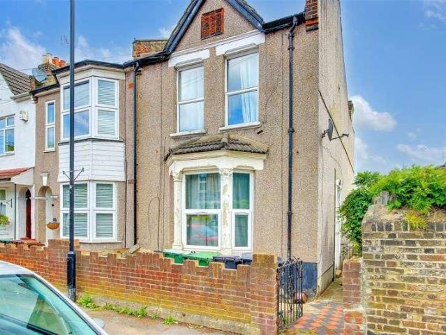 Flat for sale in Greater London