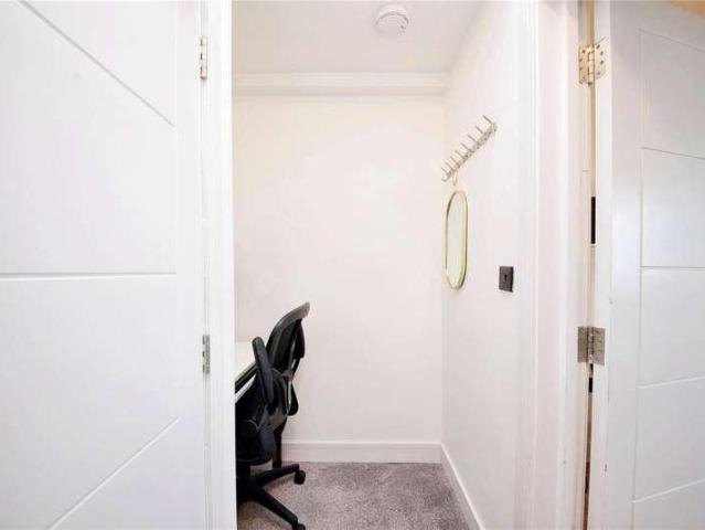 Flat for sale in Harringay, Greater London