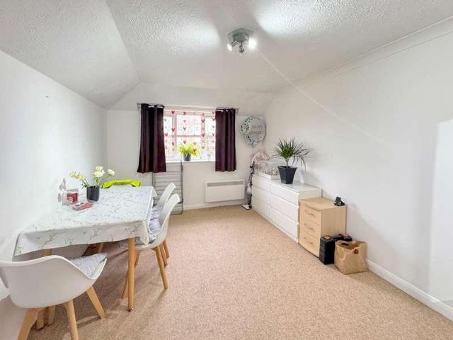 Flat for sale in Strood