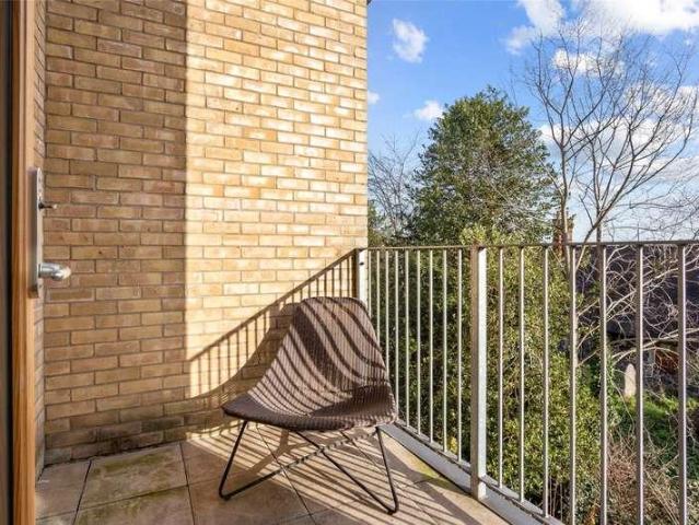 Flat for sale in Leyton, Greater London