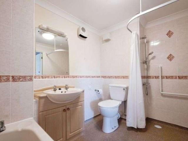 Flat for sale in Folkestone, Cheriton