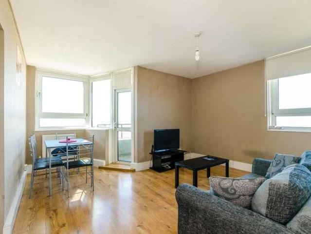 Flat for sale in E13, London