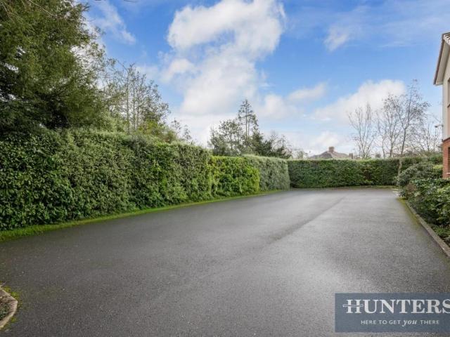 Flat for sale in West Ewell, Ewell
