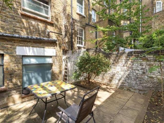 Flat for sale in Elephant and Castle, Greater London