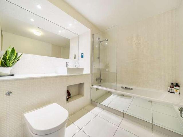Flat for sale in London Borough of Lewisham, Deptford
