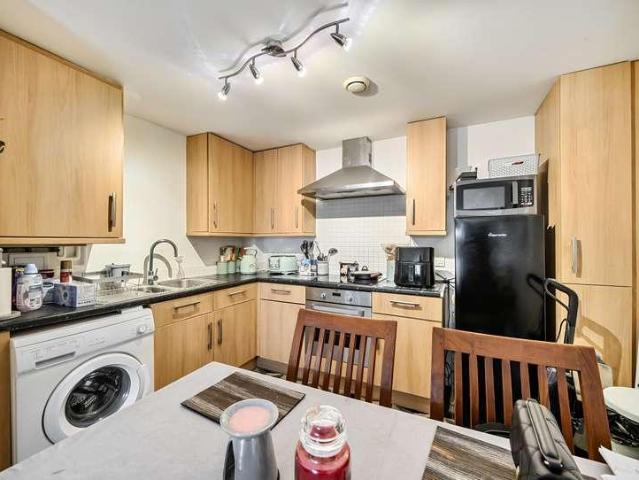 Flat for sale in Roundshaw, Greater London