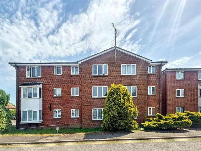 Flat for sale in Roselands, Eastbourne