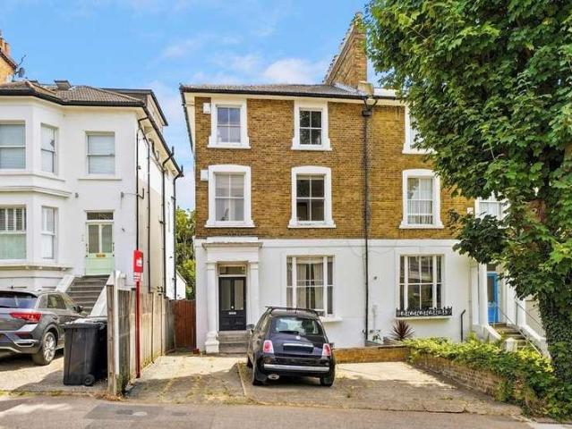 Flat for sale in London Borough of Lewisham, Forest Hill