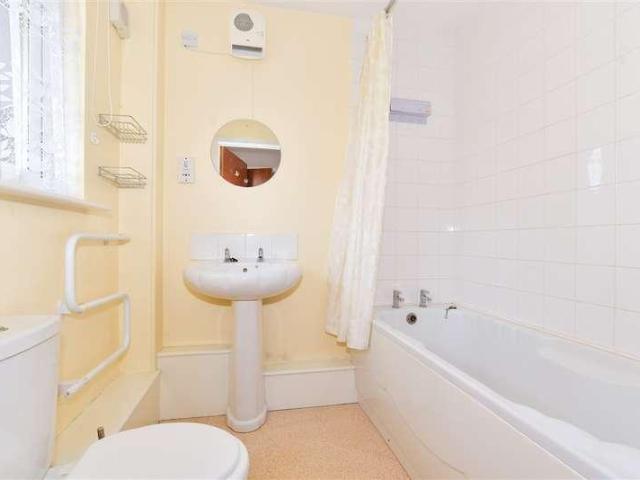 Flat for sale in Midway, Kent