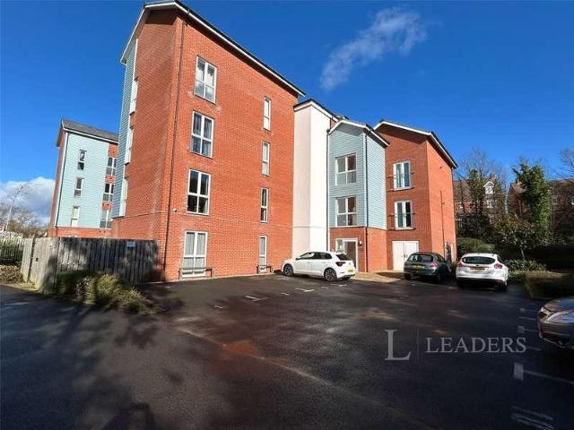 Flat for sale in Barbourne, Worcestershire