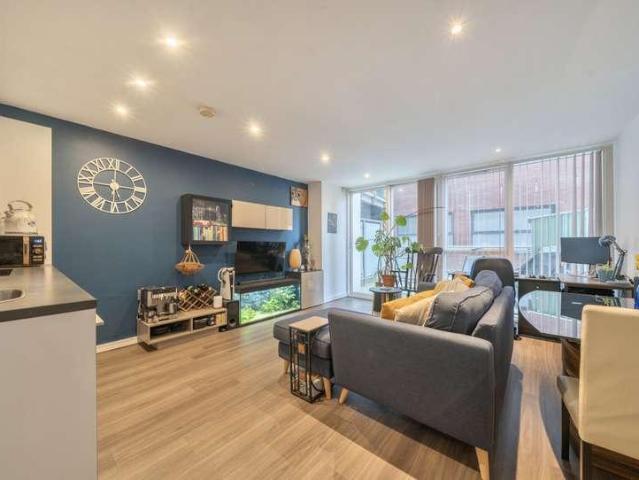 Flat for sale in Feckenham, City Of Bristol