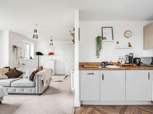 Flat for sale in Highweek, Bridford