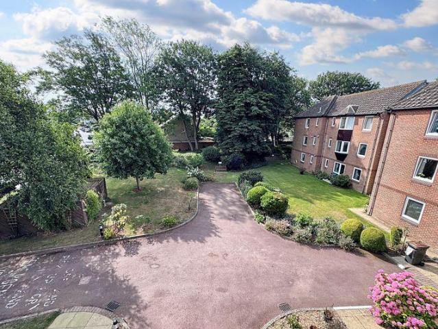 Flat for sale in Fishersgate, West Sussex