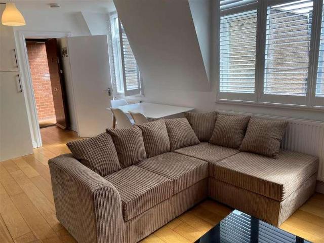 Flat for sale in London Borough of Merton, Collier's Wood
