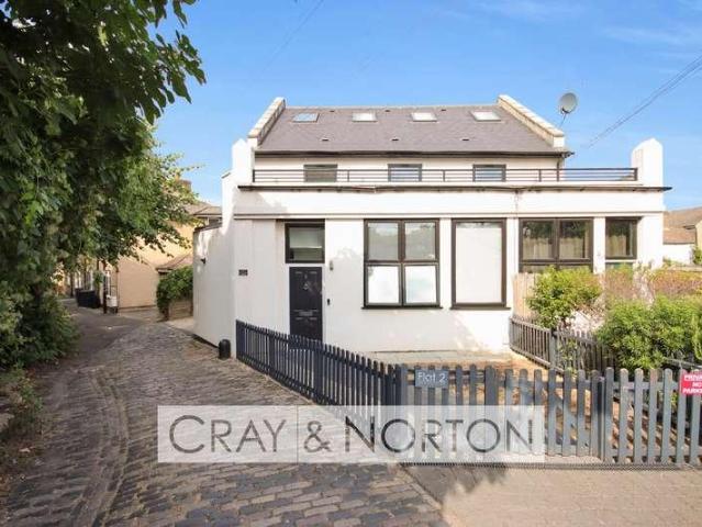 Flat for sale in London Borough of Croydon, Selhurst