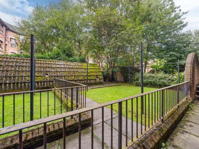 Flat for sale in Battlefield, Scotland