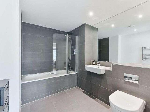 Flat for sale in London Borough of Croydon, Greater London