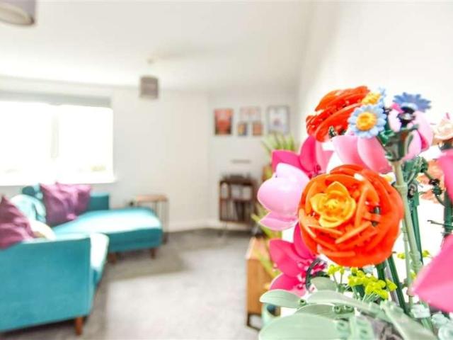 Flat for sale in Vange, Essex