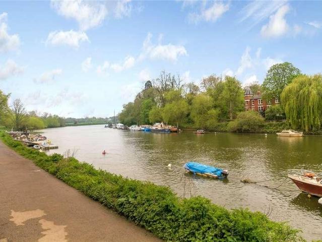 Flat for sale in Petersham, Greater London