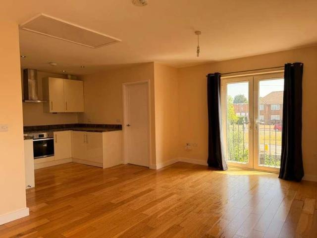 Flat for sale in Spring Park, Luton