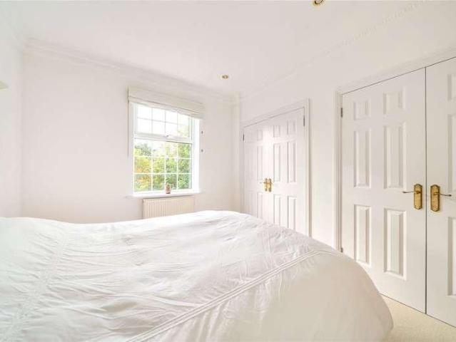 Flat for sale in Long Ditton, Elmbridge