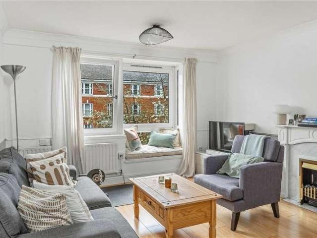 Flat for sale in Highbury, Greater London
