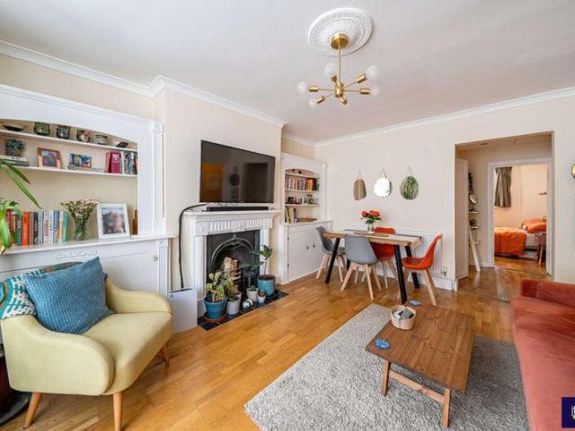 Flat for sale in Archway, Greater London