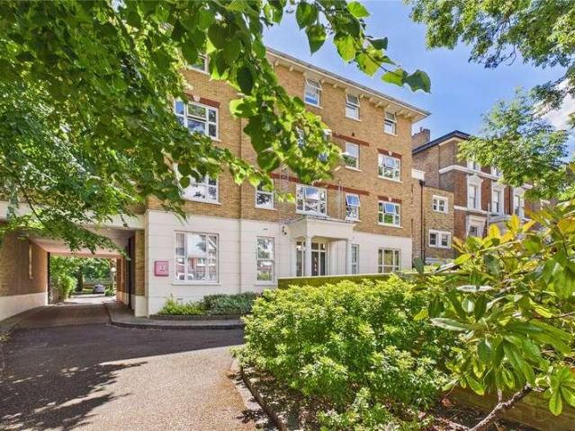 Flat for sale in Tulse Hill, Greater London