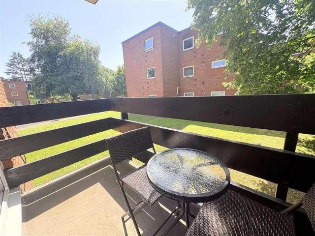 Flat for sale in Wake Green, Birmingham