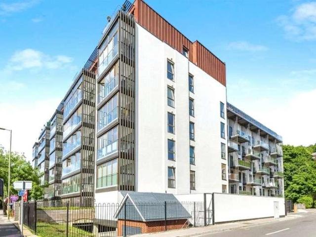 Flat for sale in Farnborough, Hampshire
