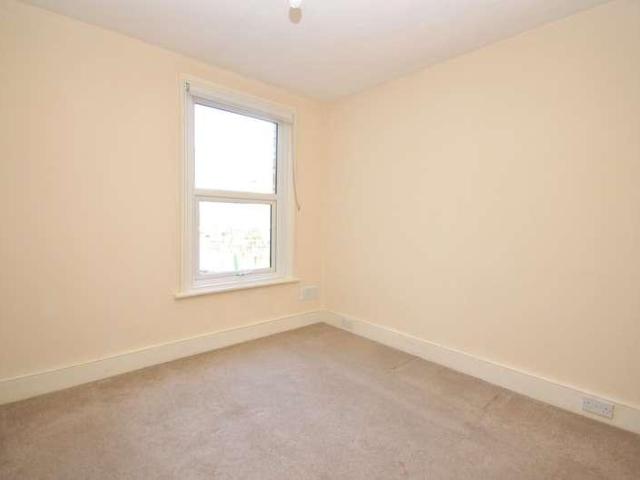 Flat for sale in Folkestone, Foord