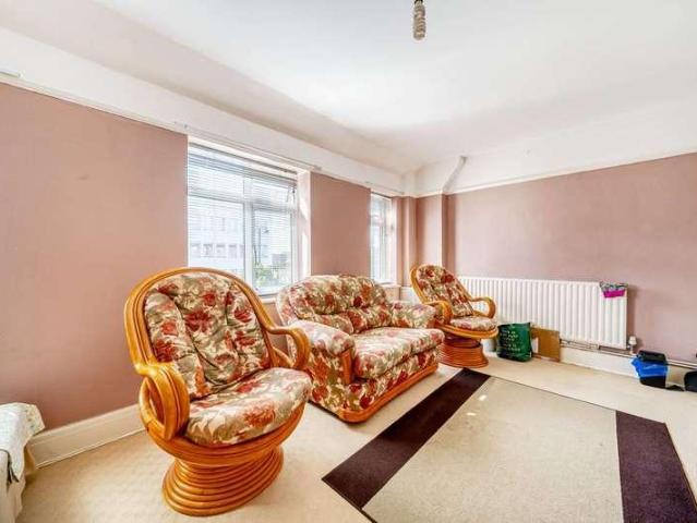 Flat for sale in Northwood, Northwood
