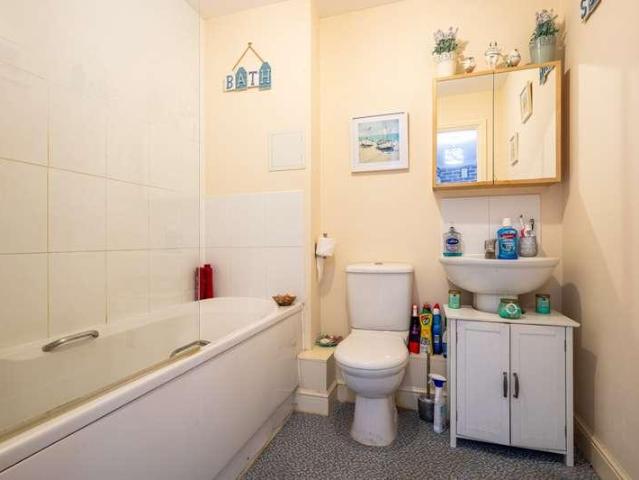 Flat for sale in Milton, Hamerton