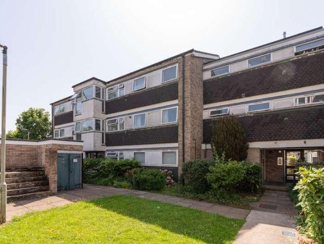 Flat for sale in Highfield, The Slade