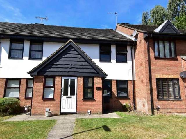Flat for sale in North Watford, Hertfordshire