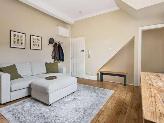Flat for sale in Haggerston, Greater London
