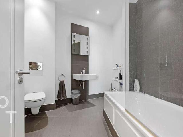 Flat for sale in Maitland Park, Greater London