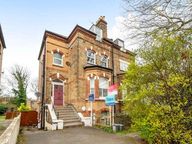 Flat for sale in London Borough of Lewisham, Forest Hill