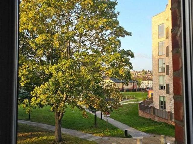 Flat for sale in Duckett's Green, Greater London