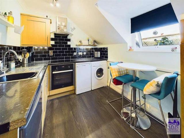 Flat for sale in Midway, Kent