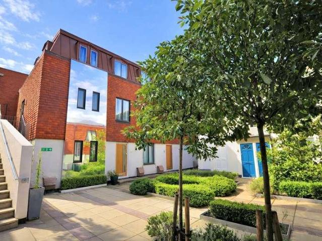 Flat for sale in Charlotteville, Westborough