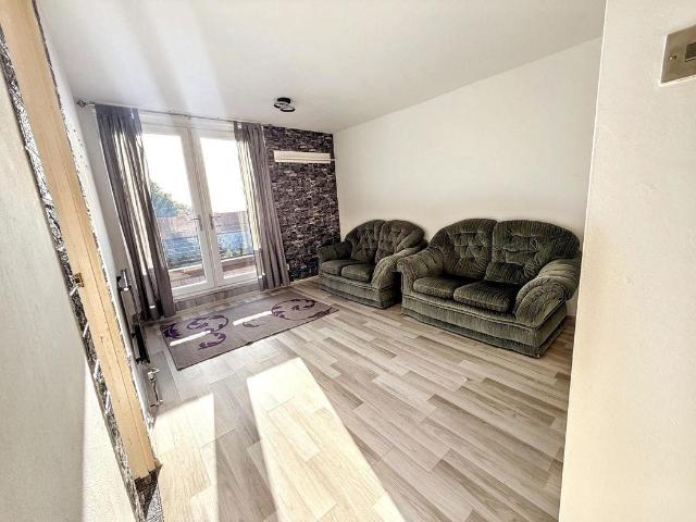 Flat for sale in Sulgrave, Washington